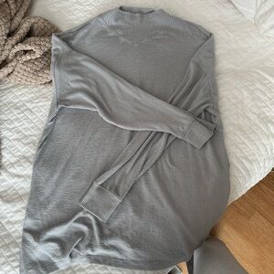 Abercrombie & Fitch Light Gray Long Sleeve